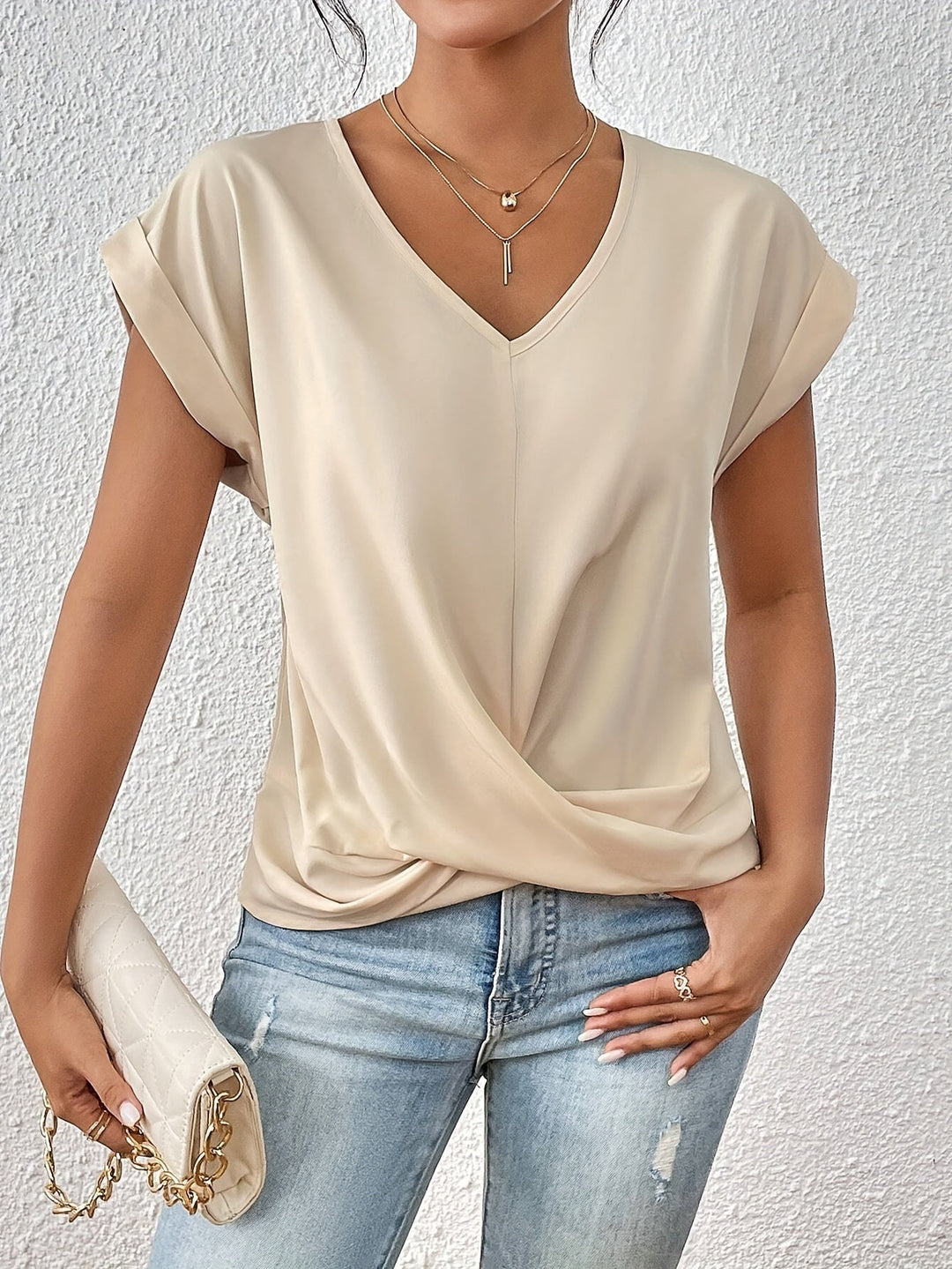 Heidi - Casual T-Shirt with a Heart-Shaped Neckline