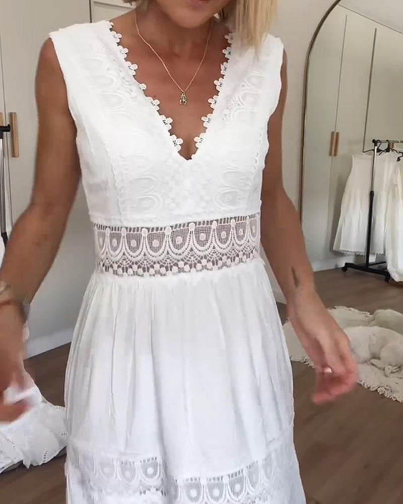 Shelly - Elegant Classic Dress for Women with Deep V-Neckline