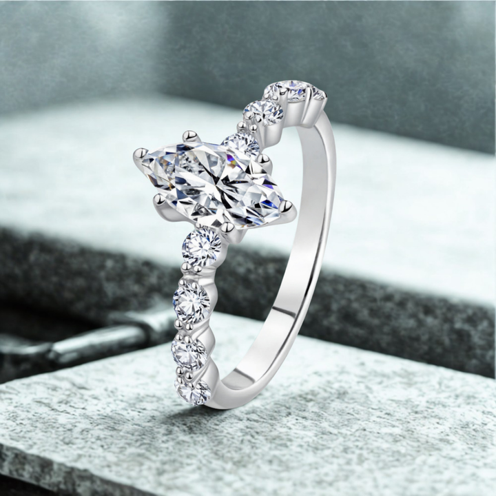 Silent Arrow Ring™ Colored Gem Stone – Grace in Motion, Sparkle in Stillness