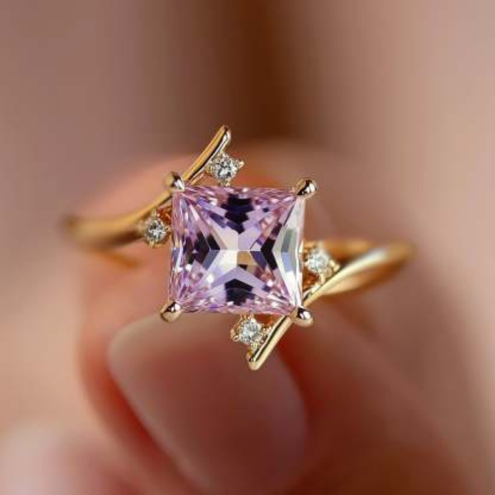 Rose Whisper Ring™ Luxury Ring – 1 Carat Padparadscha in Artistic Gold Design