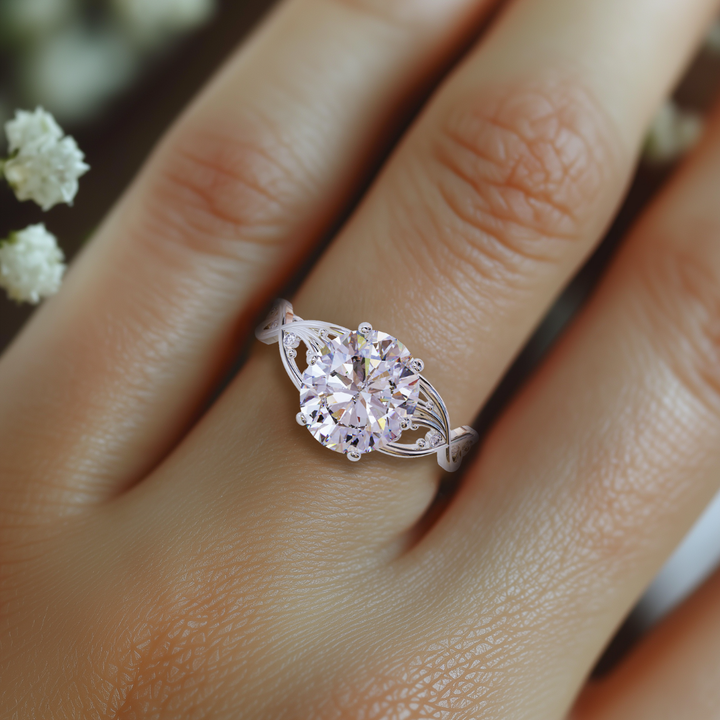 Serene Beam Ring™ Colored Gem Stone – Harmonious Elegance with a Brilliant Center
