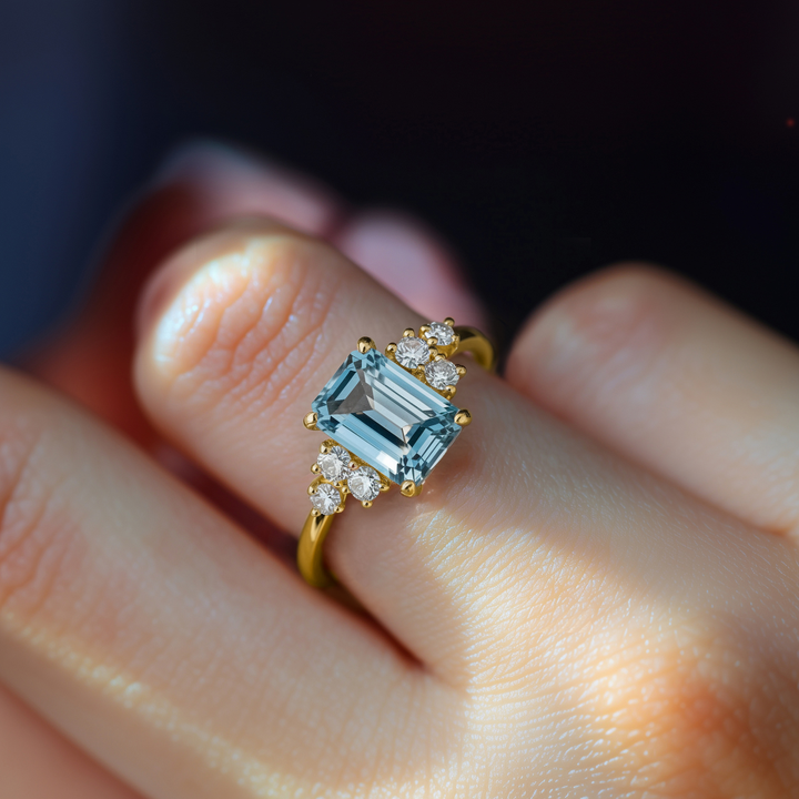 Glass Veil Ring™ Luxury Ring – 1 Carat Moissanite with Cluster Detail in Gold