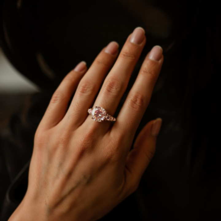 Petal Glow Ring™ Luxury Ring – 2 Carat Moissanite in Soft Silver Elegance