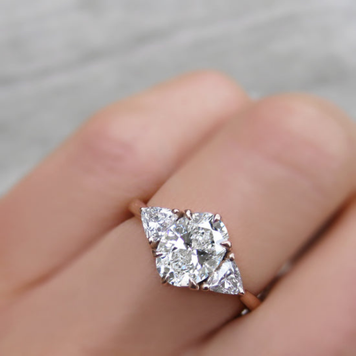 Ethereal Spark Ring™ Luxury Ring – Pure Light, Perfect Balance