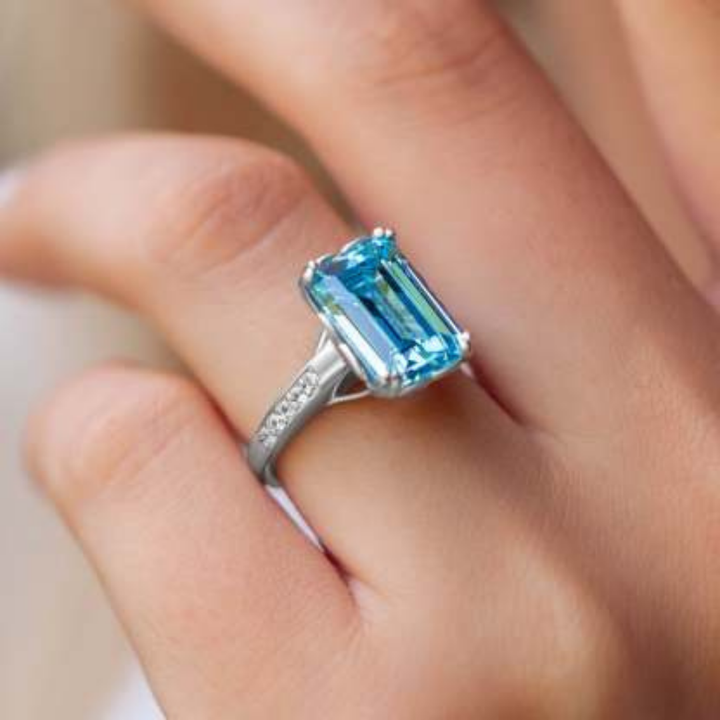 Dream Shore Ring™ Colored Gem Stone – Tranquil Brilliance in a Bold Aquamarine Cut