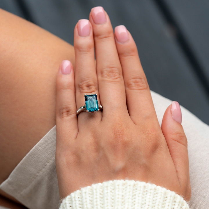 Mystic Bloom Ring™ Colored Gem Stone – The Envy of Even the Finest Diamonds