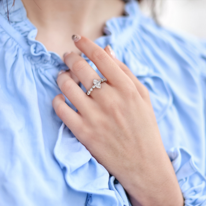 Silent Arrow Ring™ Colored Gem Stone – Grace in Motion, Sparkle in Stillness