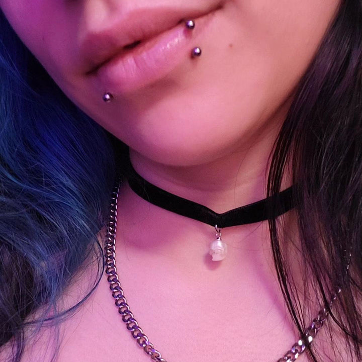 Black Velvet Pearl Skull Choker Necklace™ Skull Accessories  – Gothic Elegance with a Pearlescent Edge