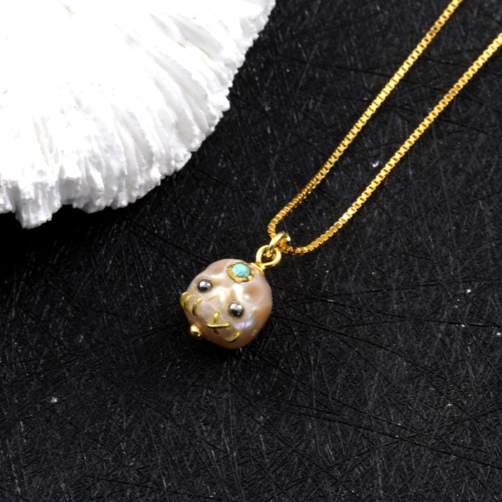 Carved Pearl Skull Śmaśana Bead Necklace With Black Eyes™ Skull Accessories – Gothic Elegance Meets Bold Contrast