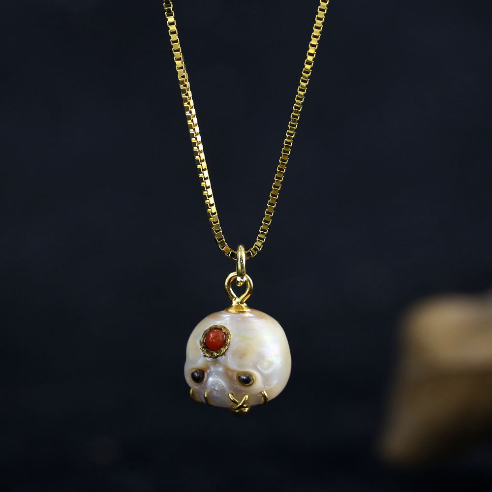 Carved Pearl Skull Śmaśana Bead Necklace With Black Eyes™ Skull Accessories – Gothic Elegance Meets Bold Contrast