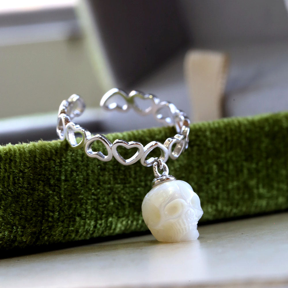 Heart-shaped Band Pearl Skull Ring™ Skull Accessories  – Gothic Elegance with Romantic Edge