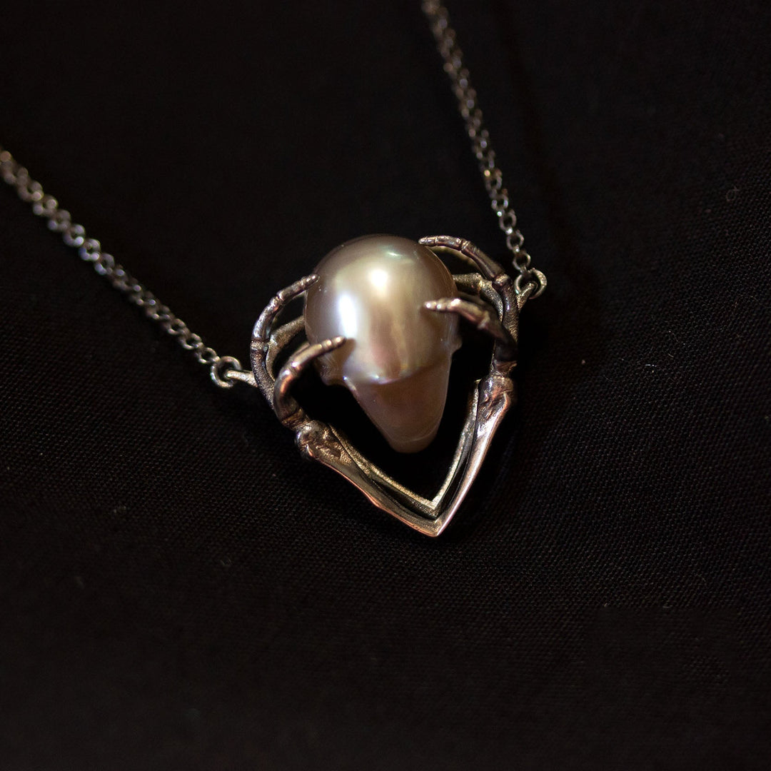 Screaming Soul Hand-Carved Pearl Necklace™ Skull Accessories – A Haunting Expression of Emotion