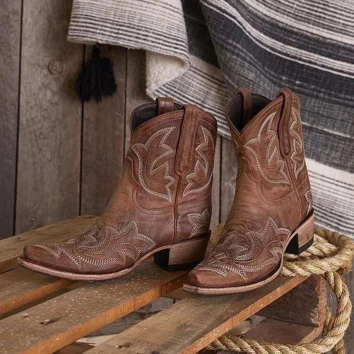 Desert Stepper™ Retro Western Style – Vintage Embroidered Block Heel Western Boots