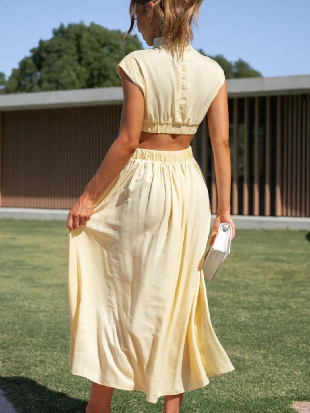 Gersinde - Elegant Sleeveless Dress with Cutout and Stand-Up Collar for Women